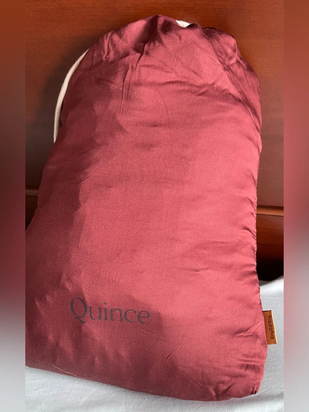 NWOT Quince 3 Piece Organic Bamboo Duvet Cover Set, King/Cal King (Burgundy)